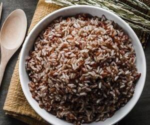 Чем полезен бурый рис и как часто можно его есть
