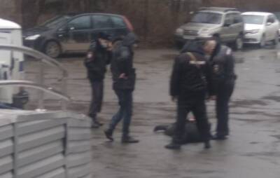 В соцсети слили видео с буйным мужчиной у БСМП Таганрога