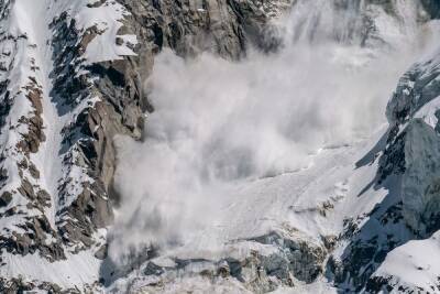 Сочинцев предупредили о возможном сходе лавин в горах
