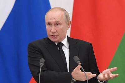 Путин объяснил необходимость ухода России от доллара