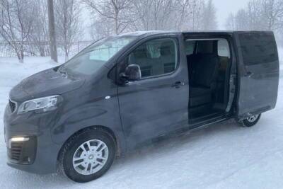 В Североморске для услуг социального такси закупили новый автомобиль