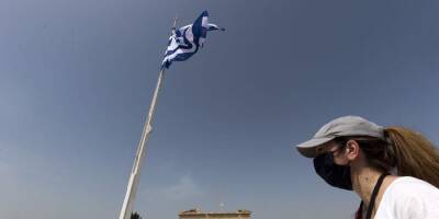 Непривитых пожилых греков будут ежемесячно штрафовать на €100