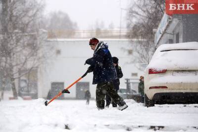 Директор «Дорожного хозяйства» объяснил, что мешает уборке снега в Сыктывкаре
