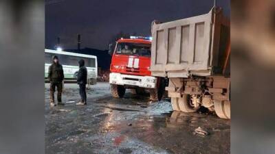 Два человека погибли и один пострадал при наезде грузовика на остановку в Рязани