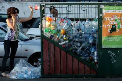 Хаос в торговле: 1-го декабря входит в силу закон о сдаче больших бутылок