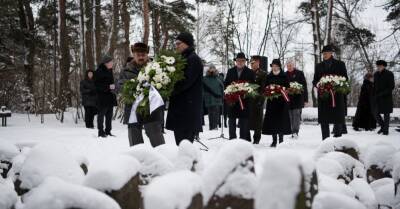 80 лет назад в Румбуле нацисты расстреляли 25 000 человек. Первые лица Латвии почтили память жертв