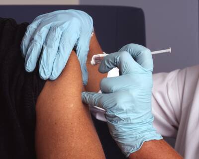 Минздрав позволит бустерную вакцинацию от COVID-19 в январе-феврале