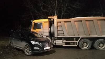 В Рязани грузовик насмерть сбил двух женщин на автобусной остановке