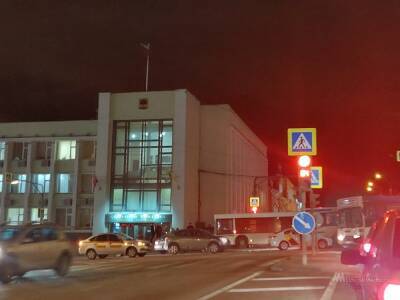 Авария парализовала движение транспорта у мэрии Липецка (фото)