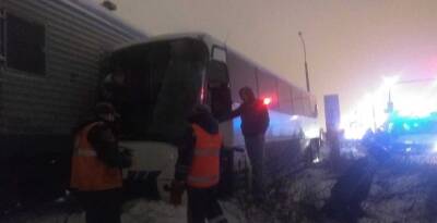 «Пока жив»: поезд снес пассажирский автобус в районе Таллинского шоссе — видео