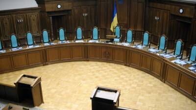 КС отсрочил приведение к присяге двух назначенных президентом судей