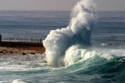 Синоптики прогнозируют волны высотой до шести метров на побережье Туапсе