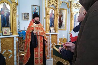 Священникам Украинской православной церкви разрешили пастырскую опеку военнослужащих