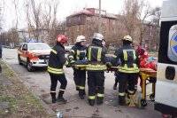 В Запорожье с 4 этажа упал балкон с человеком: мужчина погиб