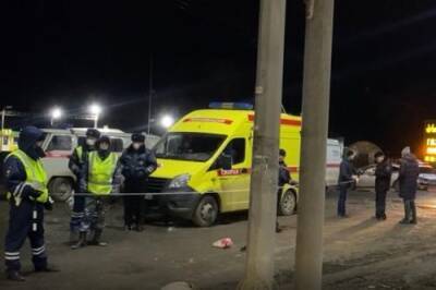 В Рязани грузовик сбил трёх человек на остановке общественного транспорта