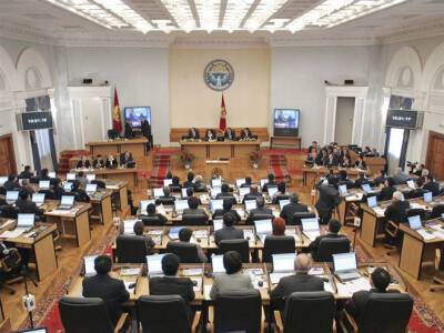 По данным ручного подсчета почти 29% протоколов в парламент Кыргызстана проходят 7 партий