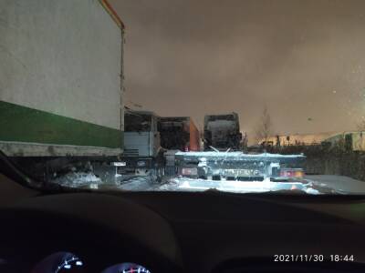 Автомобилисты застряли в Шушарах из-за снегопада