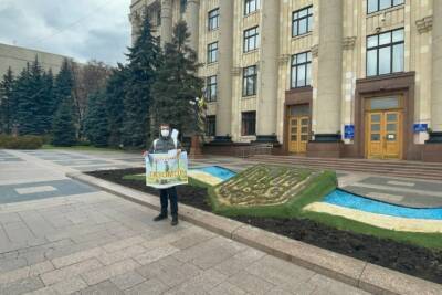 Харьковчанин вышел на акцию из-за высоких цен на газ
