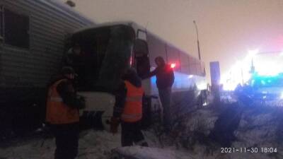 Прокуратура показала фото удара автобуса и тепловоза в Петербурге, раскрыв детали ЧП