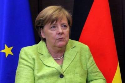 Макрон отблагодарил Меркель за ее деятельность во благо Европы