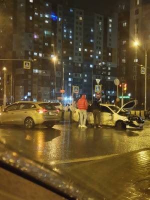 В Приморском районе Петербурга водителей госпитализировали после ДТП
