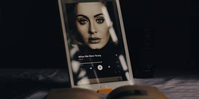 Еще не вышедший альбом Адель бьет рекорды на Apple Music