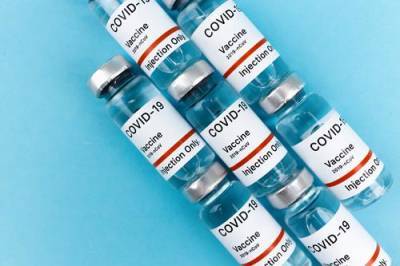 Бизнес-омбудсмен Титов призвал разрешить применение в России всех одобренных ВОЗ вакцин от COVID-19