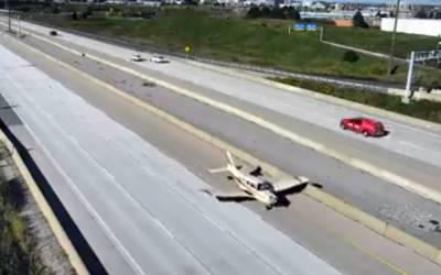 Еще один самолет вдруг сел на шоссе – видео