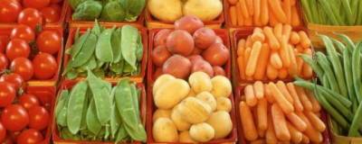Росстат: в России подешевели лук, морковь и яблоки