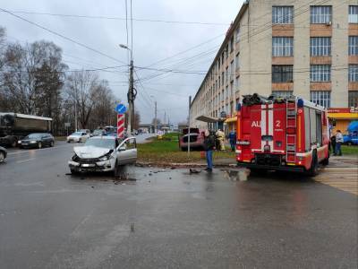 В ДТП на проспекте Корыткова в Твери пострадала пассажир вылетевшей с дороги иномарки