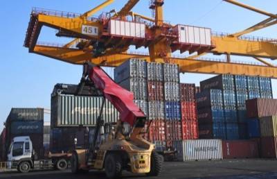 Более 1,1 тыс. контейнеров с грузами для Сахалина скопились в портах Приморского края