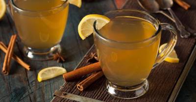 От чая с кизилом до гранатового глинтвейна: 10 рецептов согревающих напитков