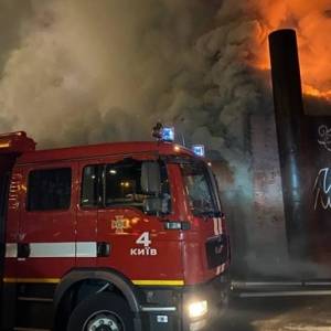 В Киеве в течение трех часов ликвидировали пожар в пиццерии. Фото