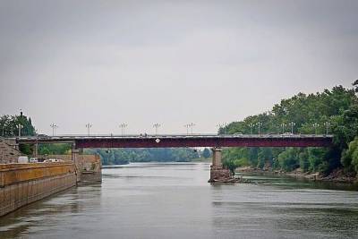 В Славянске-на-Кубани ограничат движение по мосту через реку Протоку