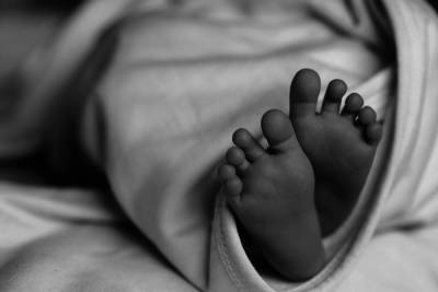 Петербурженка прятала в шкафу труп умершего младенца