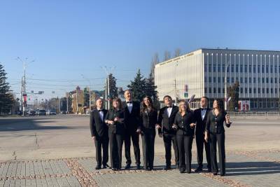 Тамбовчане присоединились к всероссийской акции «Надежда», спев песню на площади Ленина
