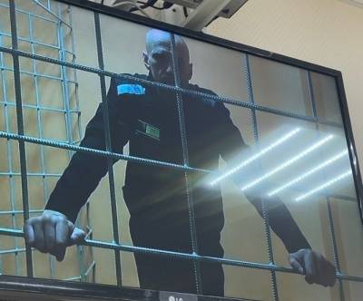 Бывшие заключенные рассказали, как над Навальным издевались в колонии