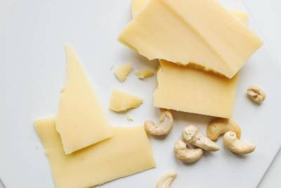 Сыр отлично восполняет энергию, но не показан людям с лишним весом