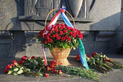 К Монументу Дружбы в Уфе возложили цветы