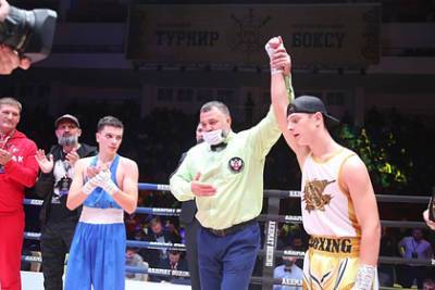 Сын Кадырова нокаутировал соперника на турнире по боксу