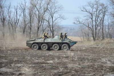 Боевики ВСУ разместили бронетранспортер недалеко от столицы ЛНР