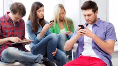 Телефонная зависимость детей: виноваты родители?