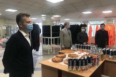 Депутат Госдумы Антон Гетта поздравил ростовских врачей с Днем Народного единства