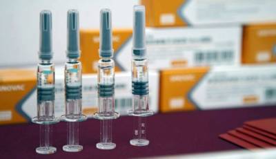 Какая вакцина от COVID-19 самая безопасная и не имеет побочных эффектов - мнение специалиста