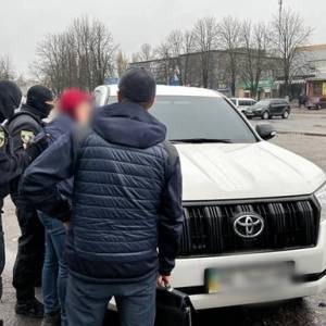 В Днепропетровской области за взятки и вымогательство задержали 11 копов. Фото