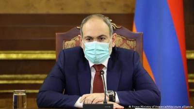 Пашинян призвал срочно спасать людей вакцинацией и ношением масок