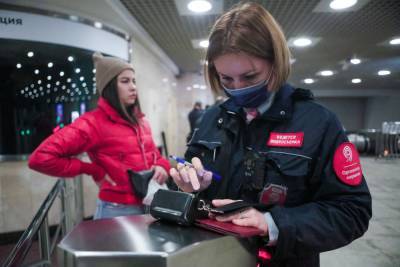 Почти 10 тыс. нарушений масочного режима на транспорте выявлено в Москве с 28 октября