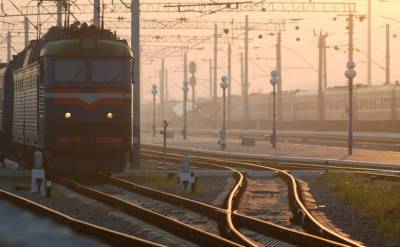 УЗ повысит железнодорожникам зарплату на 10%