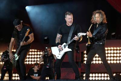 Майли Сайрус - Россиянин потребовал от Metallica миллиард долларов - lenta.ru - Россия - США - Орловская обл.