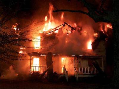 В Тверской обл. двое детей шалили и сожгли жилой дом вместе с жильцами